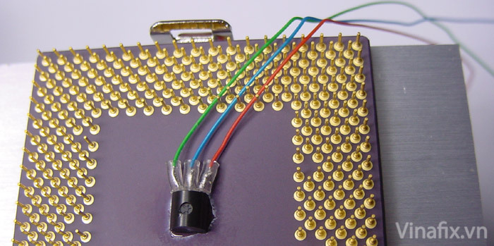 Angled routing to miss heatsink clip